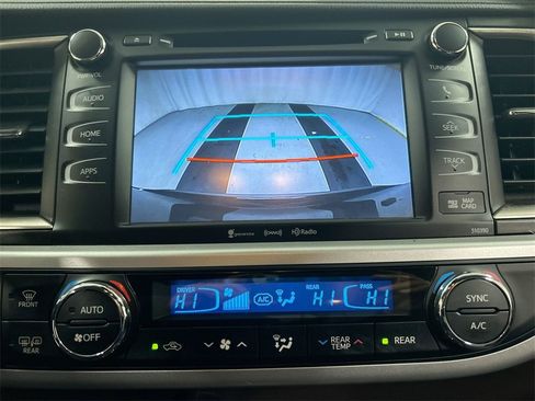 Used 2019 Toyota Highlander SE image 15