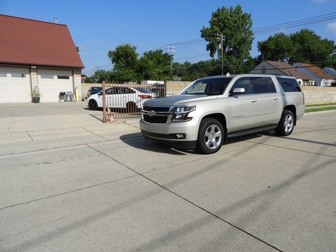 Used 2015 Chevrolet Suburban LT AWD/4WD image 5