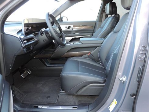 New 2026 Cadillac Vistiq Luxury image 16