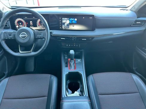 Certified 2025 Nissan Kicks SR image 11