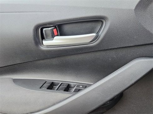 Used 2020 Toyota Corolla LE image 25