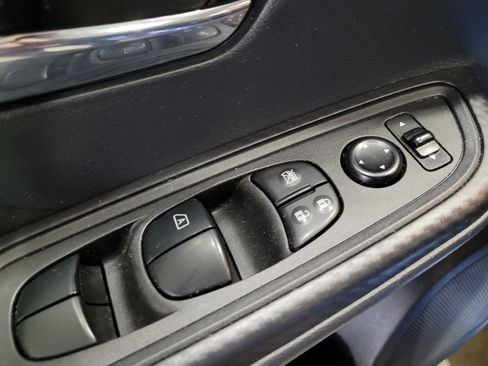 Used 2022 Nissan Versa SV FWD image 27