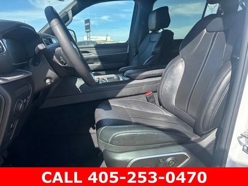 Used 2024 Jeep Wagoneer L Series II w/ Flexible Seating Group RWD image 23