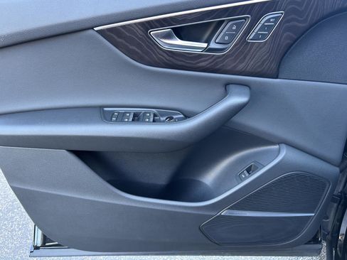 Used 2021 Audi Q8 Premium Plus w/ Premium Plus Package image 16