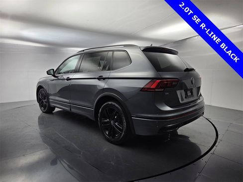 Used 2022 Volkswagen Tiguan SE R-Line image 9
