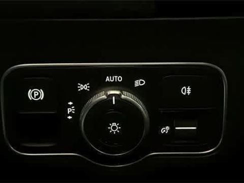 Certified 2025 Mercedes-Benz GLA 250 4MATIC image 16