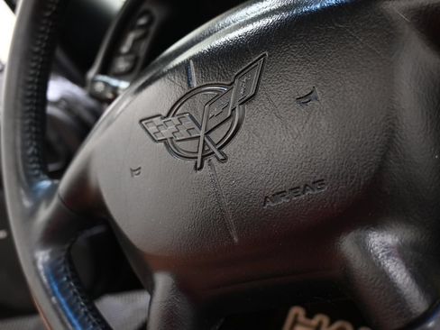 Used 2004 Chevrolet Corvette Convertible w/ Preferred Equipment Group RWD image 21