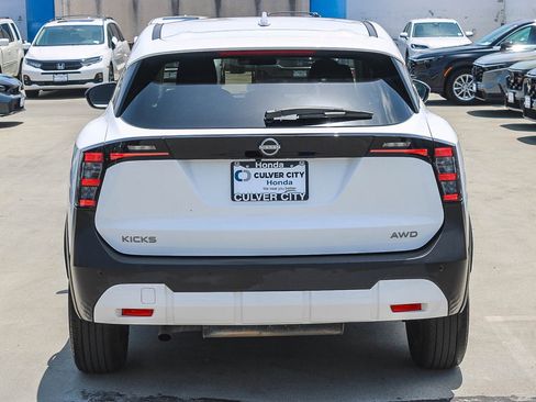 Used 2025 Nissan Kicks SV AWD/4WD image 8
