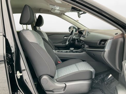 Used 2023 Nissan Rogue SV image 16