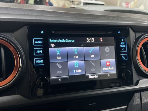 Used 2018 Toyota Tacoma TRD Sport w/ Technology Package AWD/4WD image 19