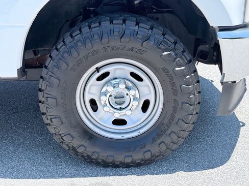Used 2022 Ford F250 XL w/ Power Equipment Group AWD/4WD image 32