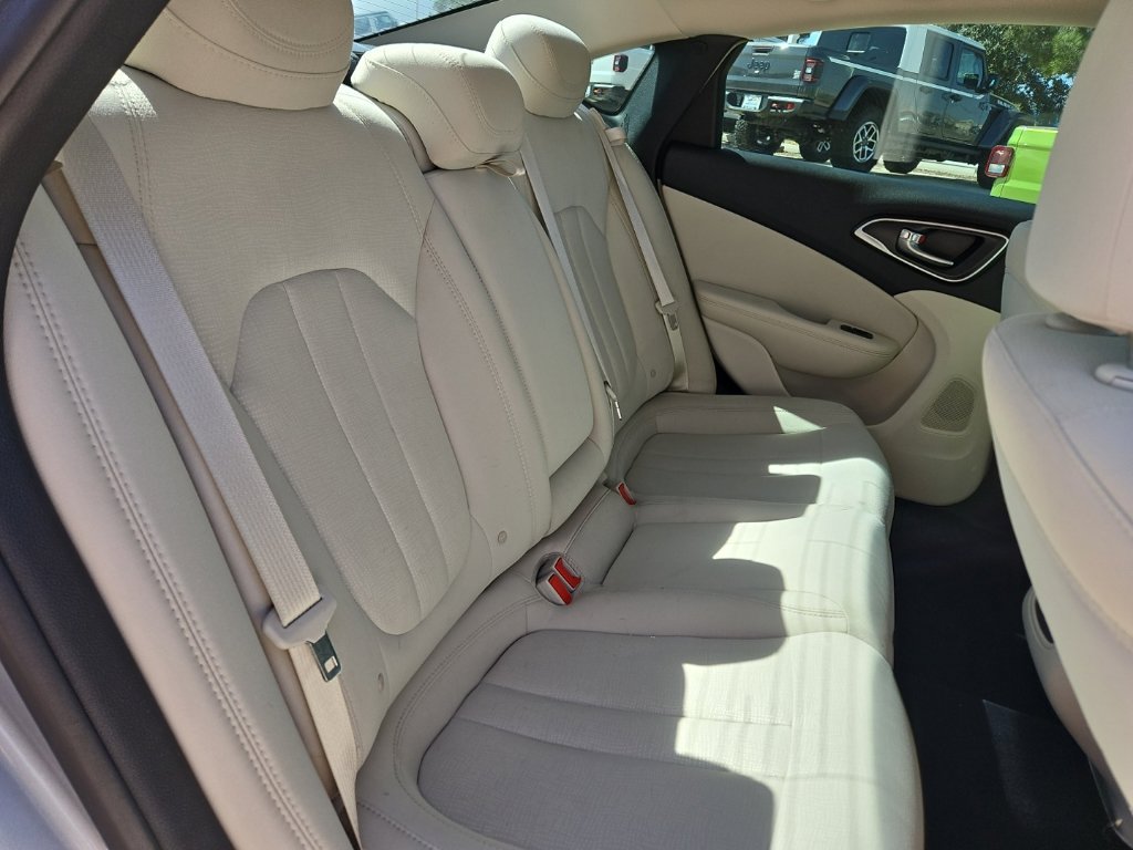Used 2016 Chrysler 200 Limited FWD image 26