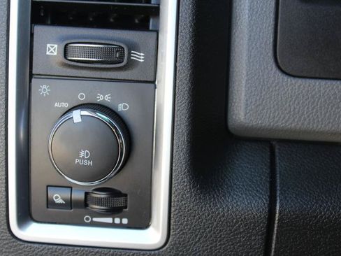 Used 2018 RAM 1500 Big Horn RWD image 25