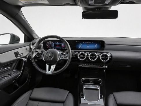 Used 2025 Mercedes-Benz CLA 250 4MATIC image 26