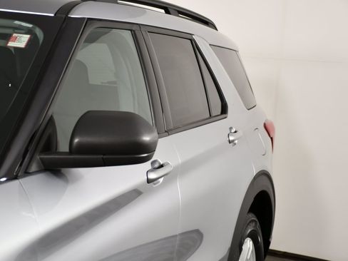 Used 2023 Ford Explorer XLT AWD/4WD image 13