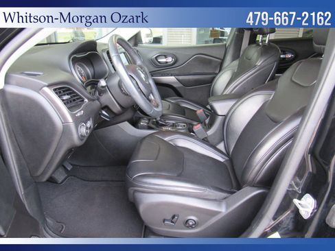 Used 2019 Jeep Cherokee Latitude Plus FWD image 25