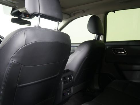 Used 2025 Nissan Rogue Platinum w/ Tech Package FWD image 15