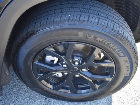 Used 2024 Jeep Grand Cherokee Altitude image 15