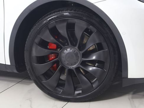 Used 2022 Tesla Model Y Performance AWD/4WD image 16