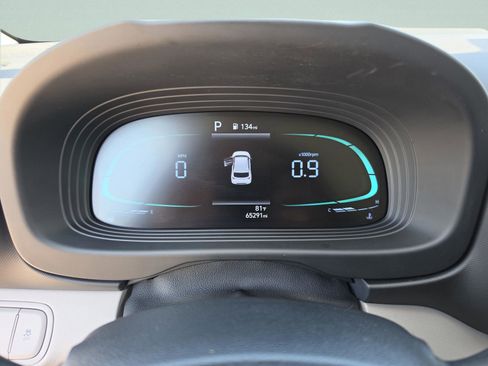 Used 2023 Hyundai Venue SEL FWD image 32