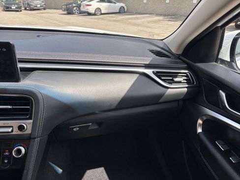 Used 2025 Genesis G70 2.5T image 35