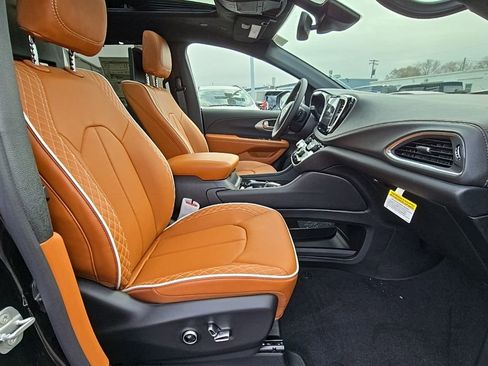 New 2026 Chrysler Pacifica Pinnacle image 55