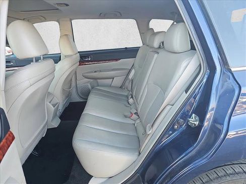 Used 2011 Subaru Outback 2.5i Limited image 9