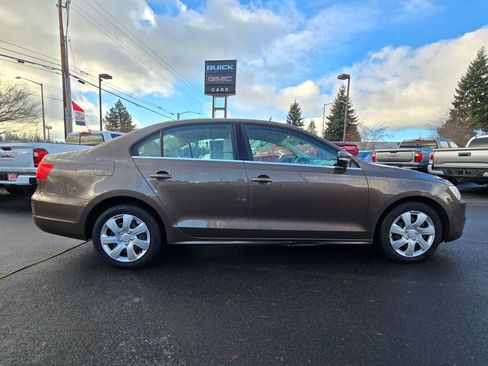 Used 2013 Volkswagen Jetta SE image 2