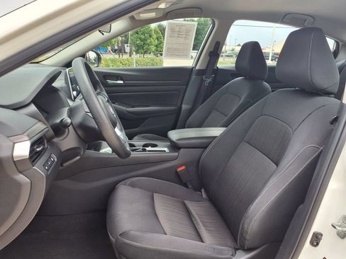 Used 2025 Nissan Altima 2.5 SV FWD image 14