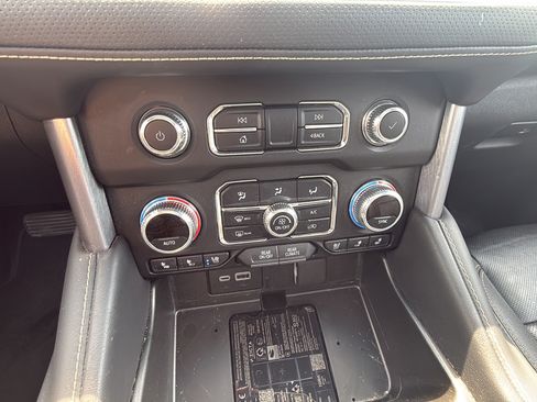 Used 2024 GMC Yukon XL SLT w/ SLT Luxury Package AWD/4WD image 23