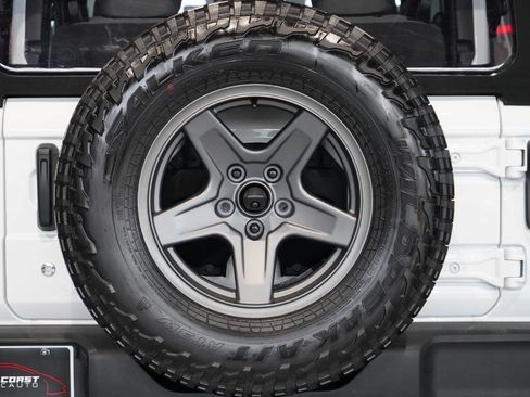 Used 2024 Jeep Wrangler Sport image 33