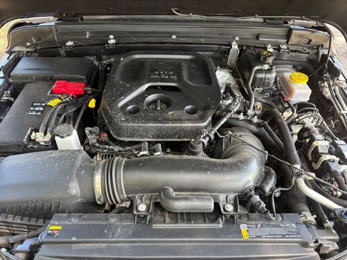 Used 2025 Jeep Wrangler Unlimited Sport AWD/4WD image 32