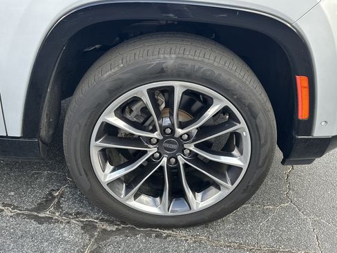 Used 2022 Jeep Wagoneer Series III w/ Premium Group I image 14