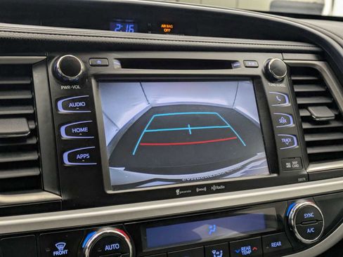 Used 2018 Toyota Highlander XLE image 30