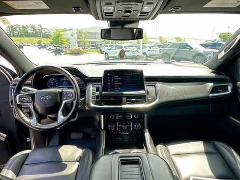 Used 2024 Chevrolet Suburban Z71 w/ Luxury Package AWD/4WD image 3