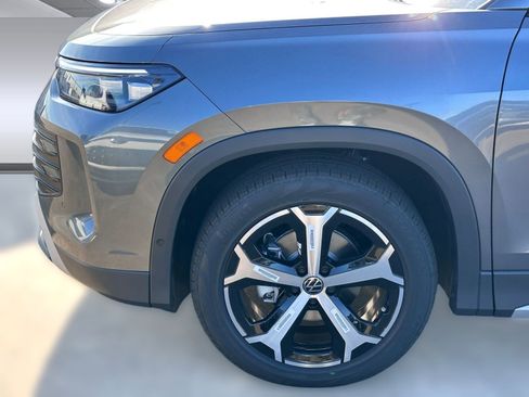 New 2026 Volkswagen Tiguan SE image 9