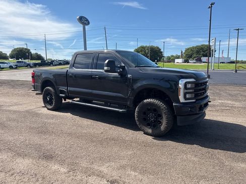 Used 2024 Ford F250 XLT w/ Black Appearance Package AWD/4WD image 17