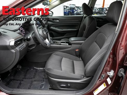 Used 2024 Nissan Altima 2.5 SV FWD image 13