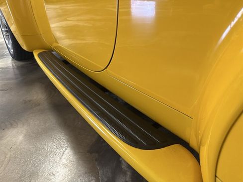 Used 2004 Chevrolet SSR w/ Preferred Equipment Group RWD image 12