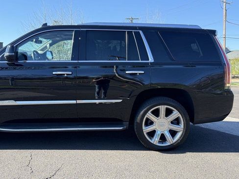 Used 2017 Cadillac Escalade Luxury image 6