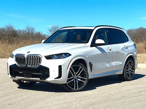 New 2026 BMW X5 xDrive40i w/ M Sport Package AWD/4WD image 2