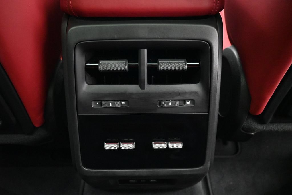 Certified 2025 Porsche Macan 4 Electric AWD/4WD image 8