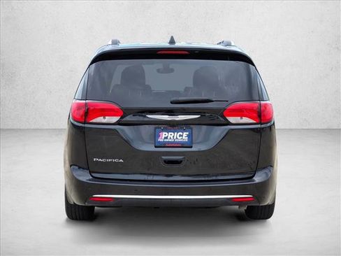 Used 2019 Chrysler Pacifica Touring-L FWD image 6