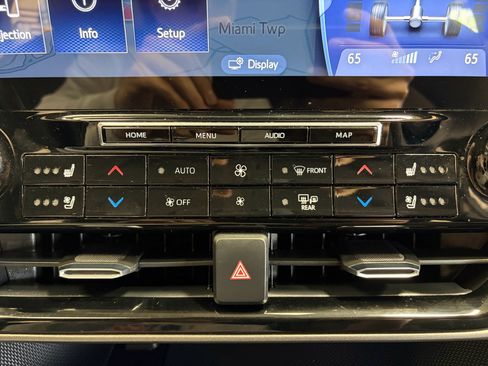Used 2021 Toyota Highlander Limited AWD/4WD image 23