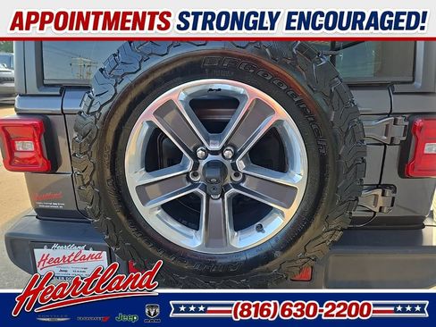 Used 2018 Jeep Wrangler Unlimited Sahara AWD/4WD image 22