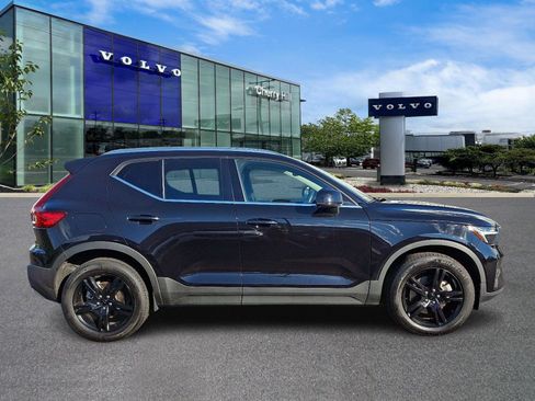 Certified 2025 Volvo XC40 B5 Core image 7