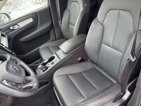 Used 2020 Volvo XC40 T5 Momentum w/ Protection Package Premier image 21