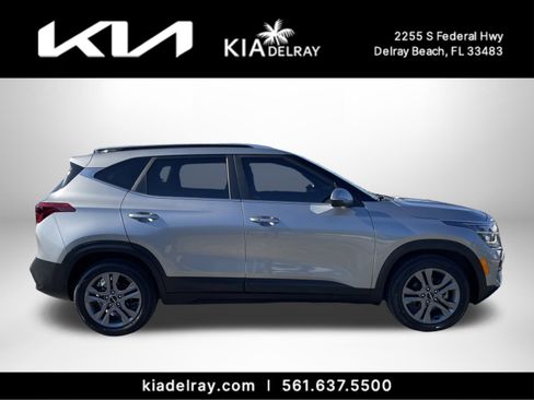 Used 2023 Kia Seltos S w/ Navigation Package image 2