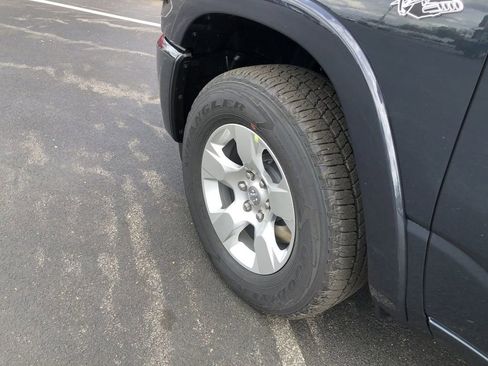 New 2026 RAM 1500 4x4 Crew Cab image 10