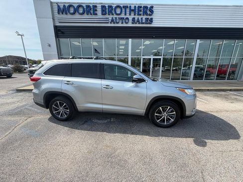 Used 2018 Toyota Highlander XLE FWD image 1